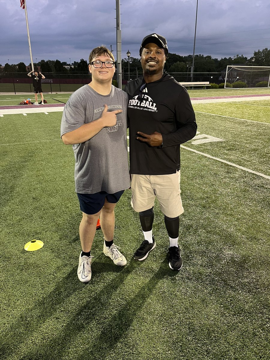 ClaytonStratto3's tweet photo. I will be at Campbellsville University October 17th! @CoachHBrown8 @coachlane9 @Coach_JoFo @CoachAtwood23 @jeffowens95 @DomlewisCU @BigGribbs44 @CvilleTigers @CvilleTigersFB @KYFUTURESTARS @ChiefSmoke10 @LippertScouting @drew_toennies @PrepRedzoneKY @mosesk225 https://t.co/zkT1POHcMu