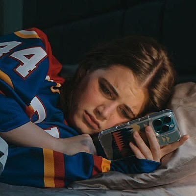 powerfulllwitch's tweet photo. yo cuando me salió el "no llegaste ayer, conoces toda su historia" y ni alcancé a pop-up, ni evento de spotify. https://t.co/D6K8KDoytl