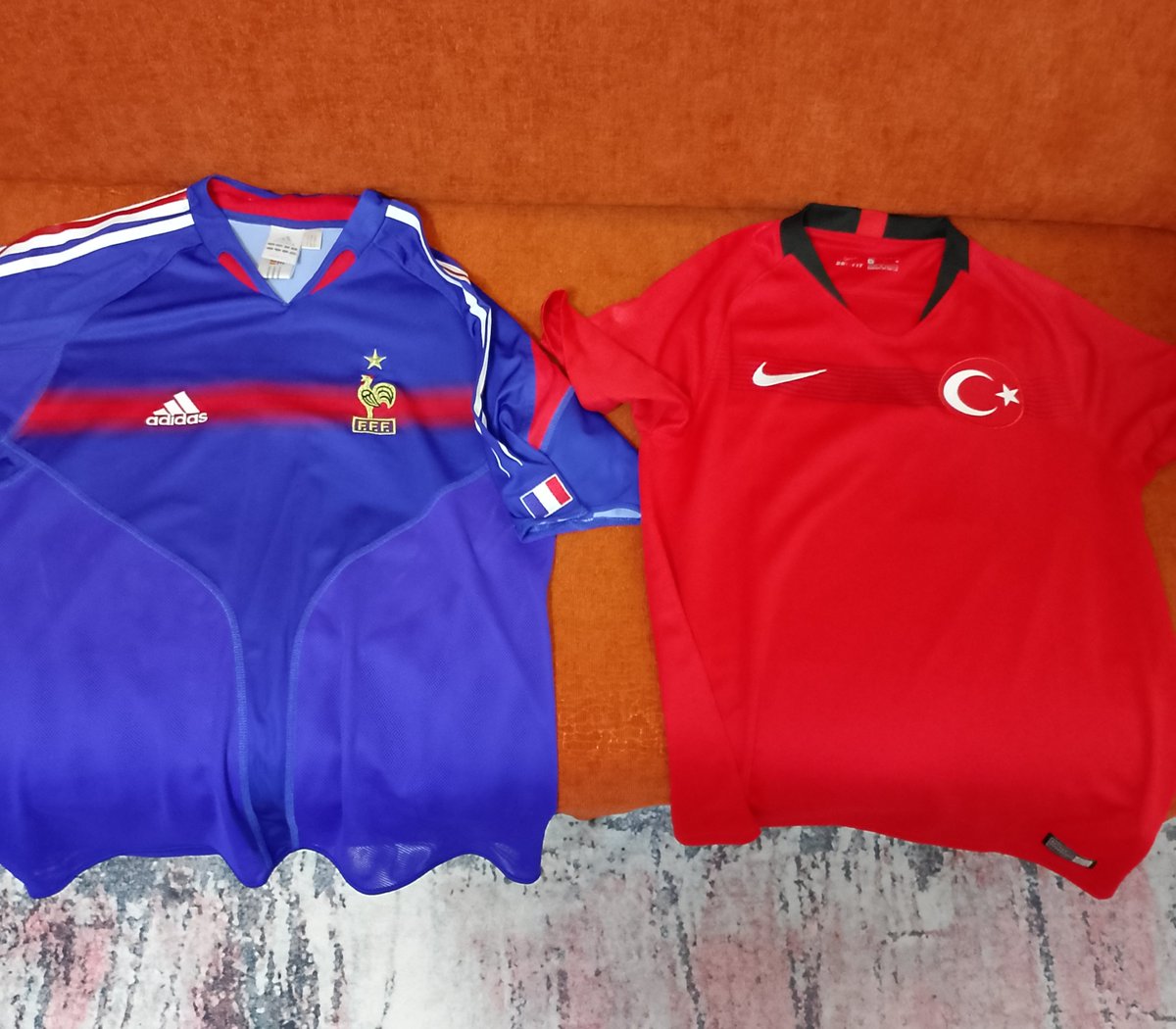 issmeau's tweet photo. La Turquie contre La France https://t.co/aFKFewX88q