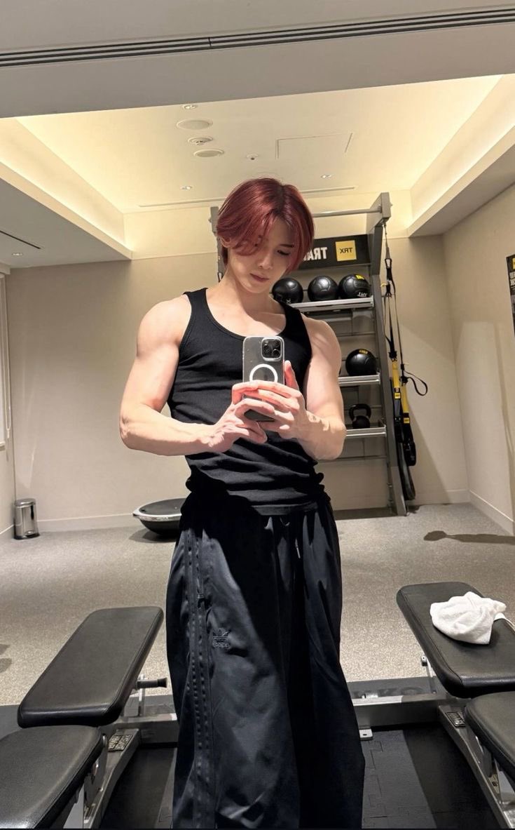 wooshrt's tweet photo. gym fit looks too good on yeosang i can't https://t.co/nlqFPvxFNW