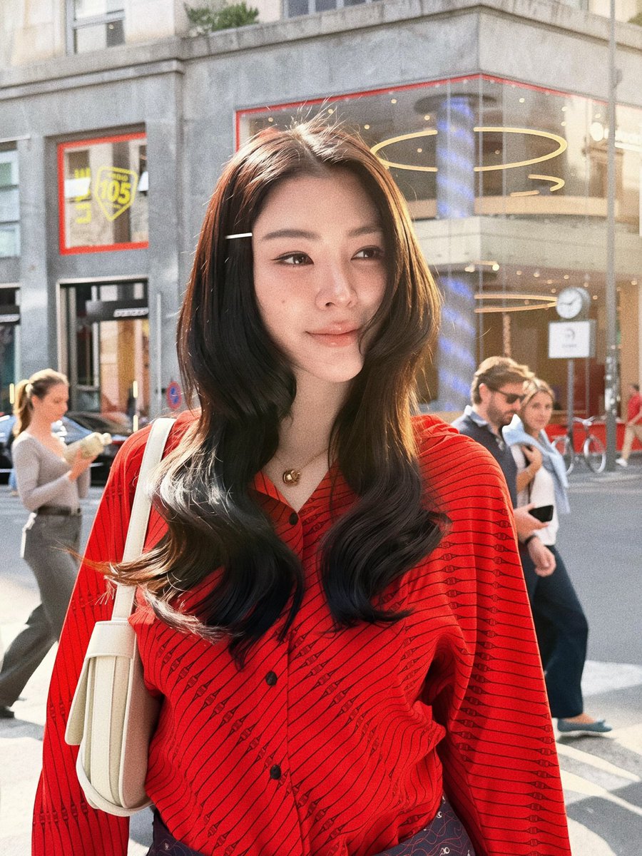 CLARA__FA's tweet photo. FAYE IS SO ATTRACTIVE 🍒

#FerragamoXFaye #Ferragamo 
#FerragamoSS27 #FayePeraya 
#MilanFashionWeek https://t.co/HHK49ugmZI
