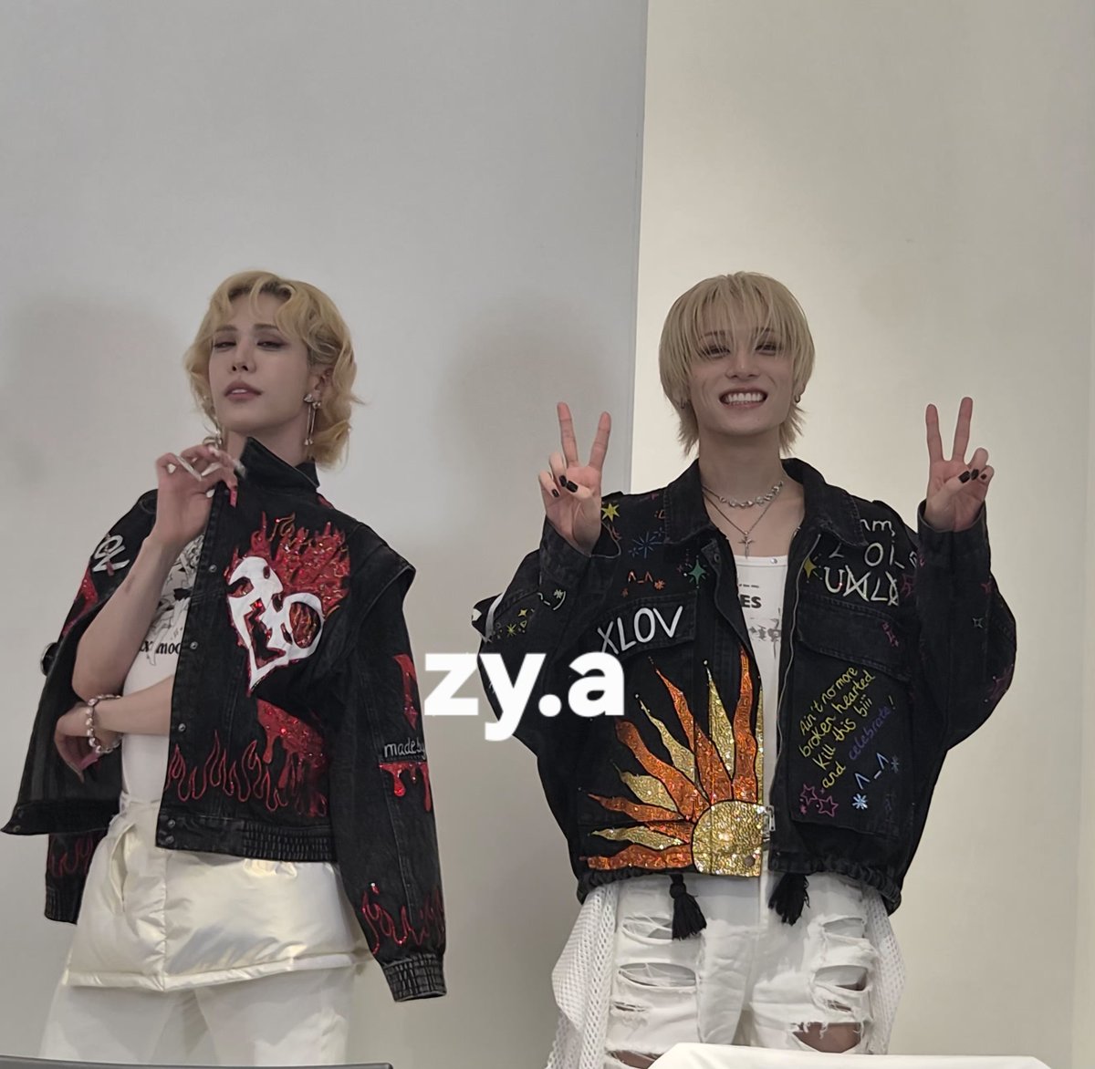 kuzya_sa's tweet photo. Muti serving and haru just being like 😁✌️ https://t.co/Ol9IhzSrCj