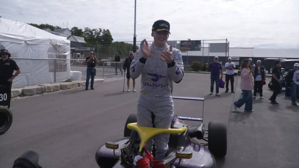 KAWizja's tweet photo. MAMY POLSKIEGO MISTRZA W USA!

@KarolPasiewicz zajmując P2 dzisiaj na Road America przypieczętował tytuł w USF Juniors. Nagrodą dla 20-latka z Łodzi jest ćwierć miliona dolarów na przejście kategorię wyżej do USF2000. https://t.co/9kTPe8xCgB