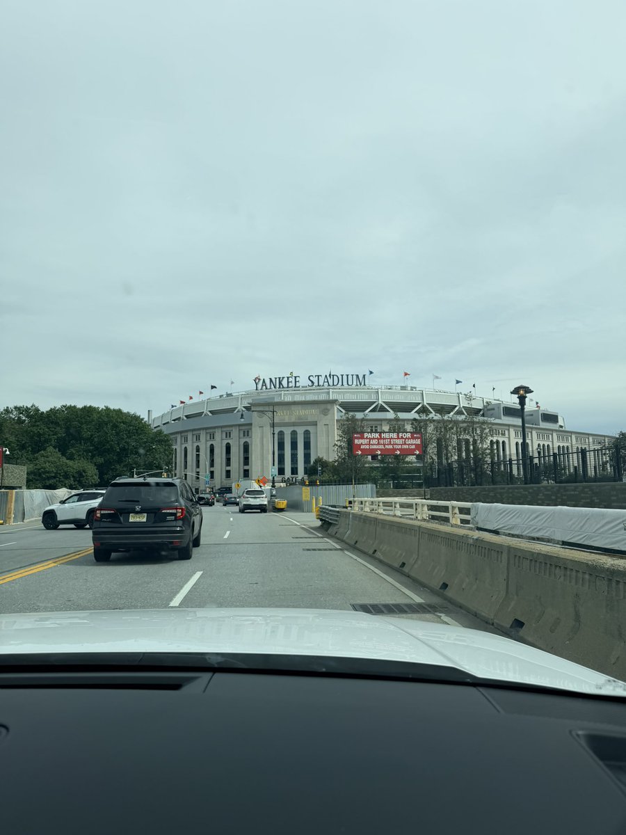 JediiKnicks's tweet photo. We out here for Josh Hart Bobblehead day ! Shoutout to the #FanAdvisoryNetwork for putting this together and bringing Knicks and Yankees fans together ! #Yankees #Knicks @Fanatics https://t.co/8XnZ0cmH7D