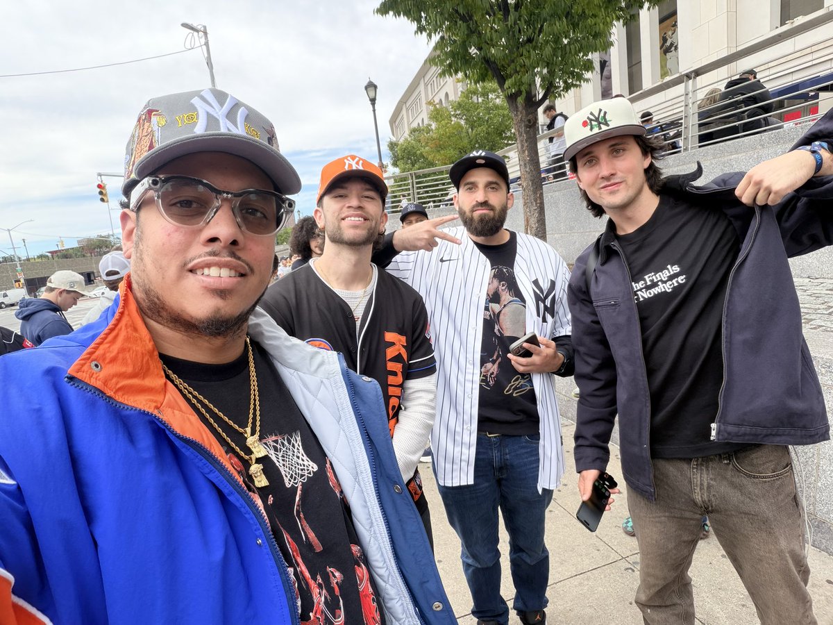 JediiKnicks's tweet photo. We out here for Josh Hart Bobblehead day ! Shoutout to the #FanAdvisoryNetwork for putting this together and bringing Knicks and Yankees fans together ! #Yankees #Knicks @Fanatics https://t.co/8XnZ0cmH7D