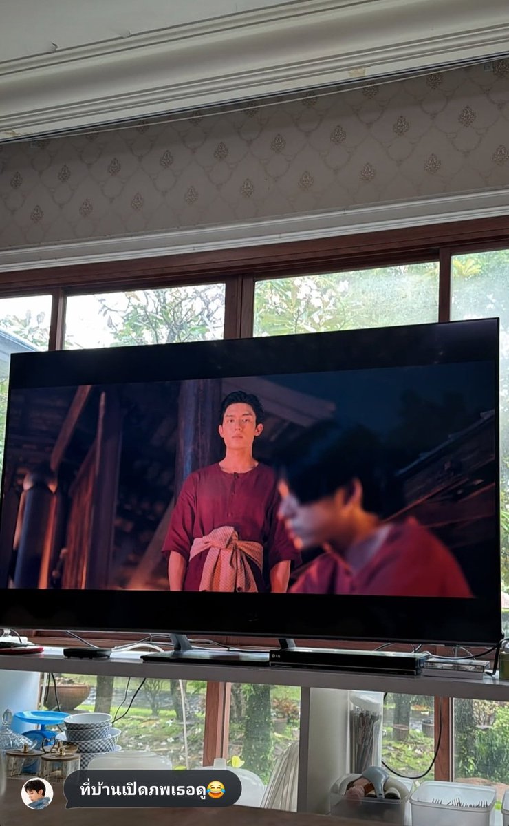 jinnie0097's tweet photo. 🖤: My family watches it, too. (LUAT)
🥕: Huh?
🖤: My family is watching it on Netflix, but they're only up to episode 2 so far.
🖤: I'm so scared—scared of what lies ahead in Episode 8.

//oooops 🫣

#netsiraphop #jj_rcp #NETJJ https://t.co/EZ2I89SHmY