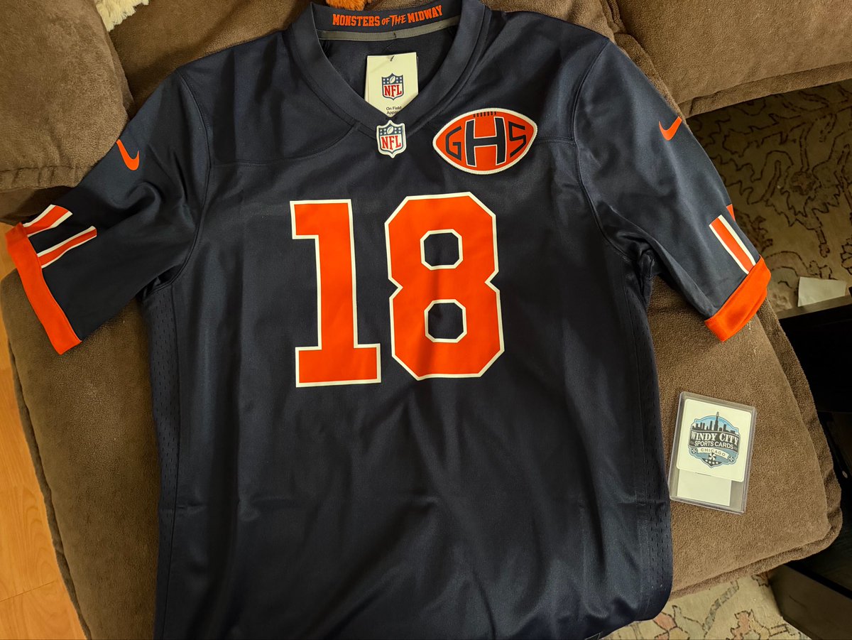 shutup_caroline's tweet photo. shout tf out 💙🧡 #DaBears https://t.co/3UgGGZAJJl