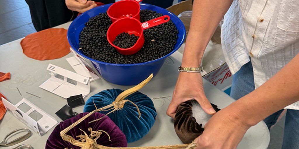 CPCOxfordMS's tweet photo. 🍂 Fall fun at International Ladies’ Club! 🎃

Every Friday, our English language learners gather for English classes + a fun activity. Today, they welcomed fall by creating adorable stuffed velvet pumpkins! 🧡

Learning, friendship &amp; creativity—all in one Friday! 💕 https://t.co/soc4i2g8XE