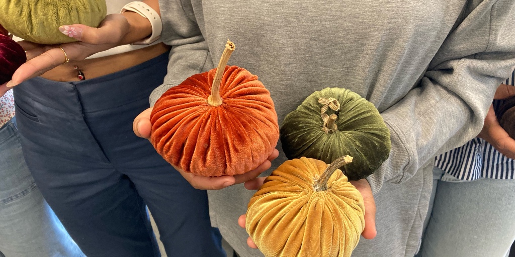 CPCOxfordMS's tweet photo. 🍂 Fall fun at International Ladies’ Club! 🎃

Every Friday, our English language learners gather for English classes + a fun activity. Today, they welcomed fall by creating adorable stuffed velvet pumpkins! 🧡

Learning, friendship &amp; creativity—all in one Friday! 💕 https://t.co/soc4i2g8XE