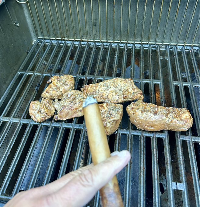 vindobb's tweet photo. @SteveCortes Your grill,Chucky Cheese's grill
MSM 95% Chucky boy
Democratic Cucks/Karens agree
Protests,riots
people hurt/killed
Lawsuits
New laws
Congressional hearings
Over two grilling pics
That's how STUPID things have gotten
Please put me back to the 60's
✌️❤️🇺🇸🇺🇸🇺🇸🇺🇸 https://t.co/mYpusIUkT3