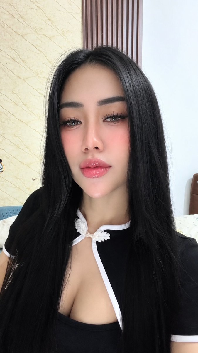 helloclaraaaa's tweet photo. ahhhh suka banget sama lipstiknyaa 💋😍 https://t.co/SYqzfZXcg0