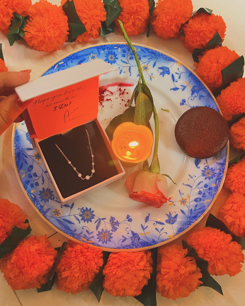 JanWassermdn's tweet photo. Forever grateful for my amazing sibling and the beautiful moments we share with GIVA Jewellery. Use code “KARXRB15” for 15% off your next purchase. https://t.co/zU6jmfE6sC