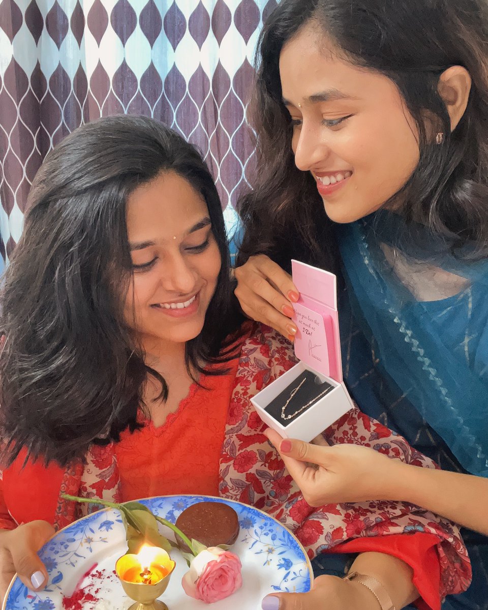 JanWassermdn's tweet photo. Forever grateful for my amazing sibling and the beautiful moments we share with GIVA Jewellery. Use code “KARXRB15” for 15% off your next purchase. https://t.co/zU6jmfE6sC