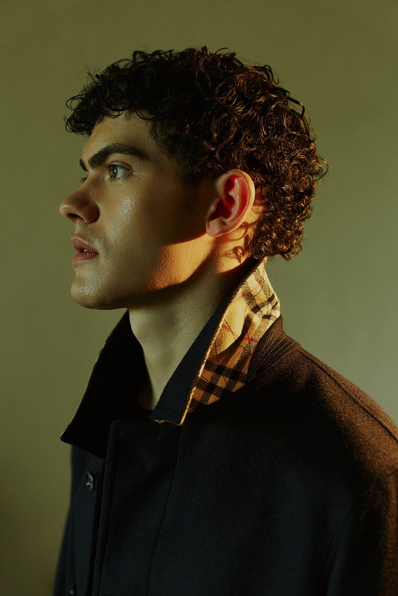 dailyjlocke's tweet photo. joe locke for the burberry summer 2027 show https://t.co/DhAwW9ftlq