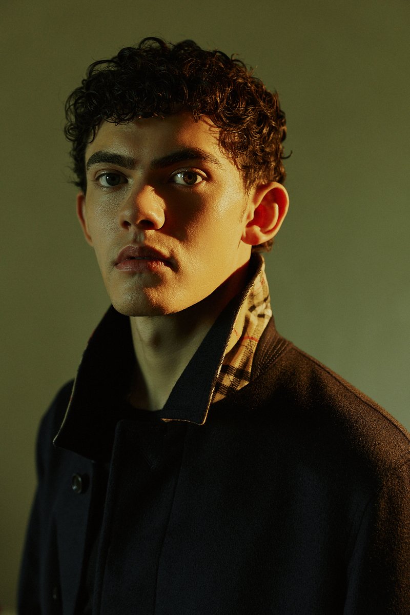 dailyjlocke's tweet photo. joe locke for the burberry summer 2027 show https://t.co/DhAwW9ftlq