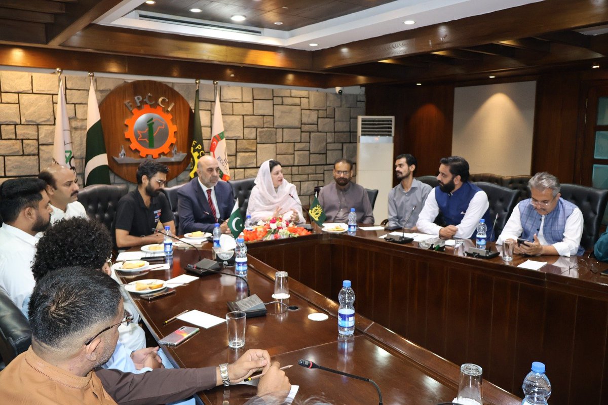 DhoIslamabad's tweet photo. DHO Islamabad attended Pharmacists Day 2026 as Chief Guest, org by Pakistan Pharmacist Association at FPCCI,under the theme“Empowering Pharmacists for a Healthier Future.”She acknowledged pharmacists’vital role in patient care and quality healthcare services
#WorldPharmacistsDay https://t.co/zGMxHRF5ZR