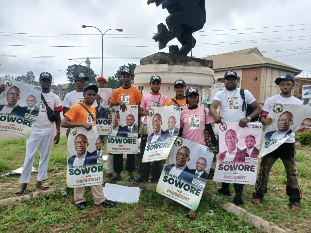 AdeIge3's tweet photo. Edo is Active for sowore!!

IMO is Active for sowore!!!!

Enugu is Active for sowore!!!!!
Grass root work!

Sowore Magashi 2027 is 💯💯

Comrades!! Support this work.

donate : https://t.co/SlZndfPTbL https://t.co/dW27N17M5G