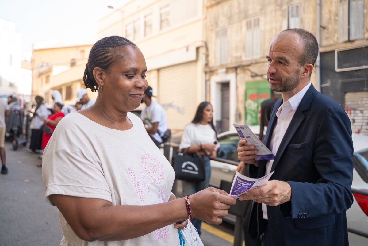 mbompard's tweet photo. Tractage cet après-midi à l'école Montolieu, dans le 2e arrondissement de Marseille. L'inscription sur les listes électorales bat son plein pour faire élire Jean-Luc Mélenchon en 2027 🐢 https://t.co/C7KtfUSmVR