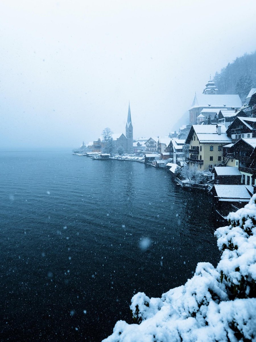 visualsofearth1's tweet photo. Winter in Hallstatt, Austria ❄️ https://t.co/OWtgB3Tx9I