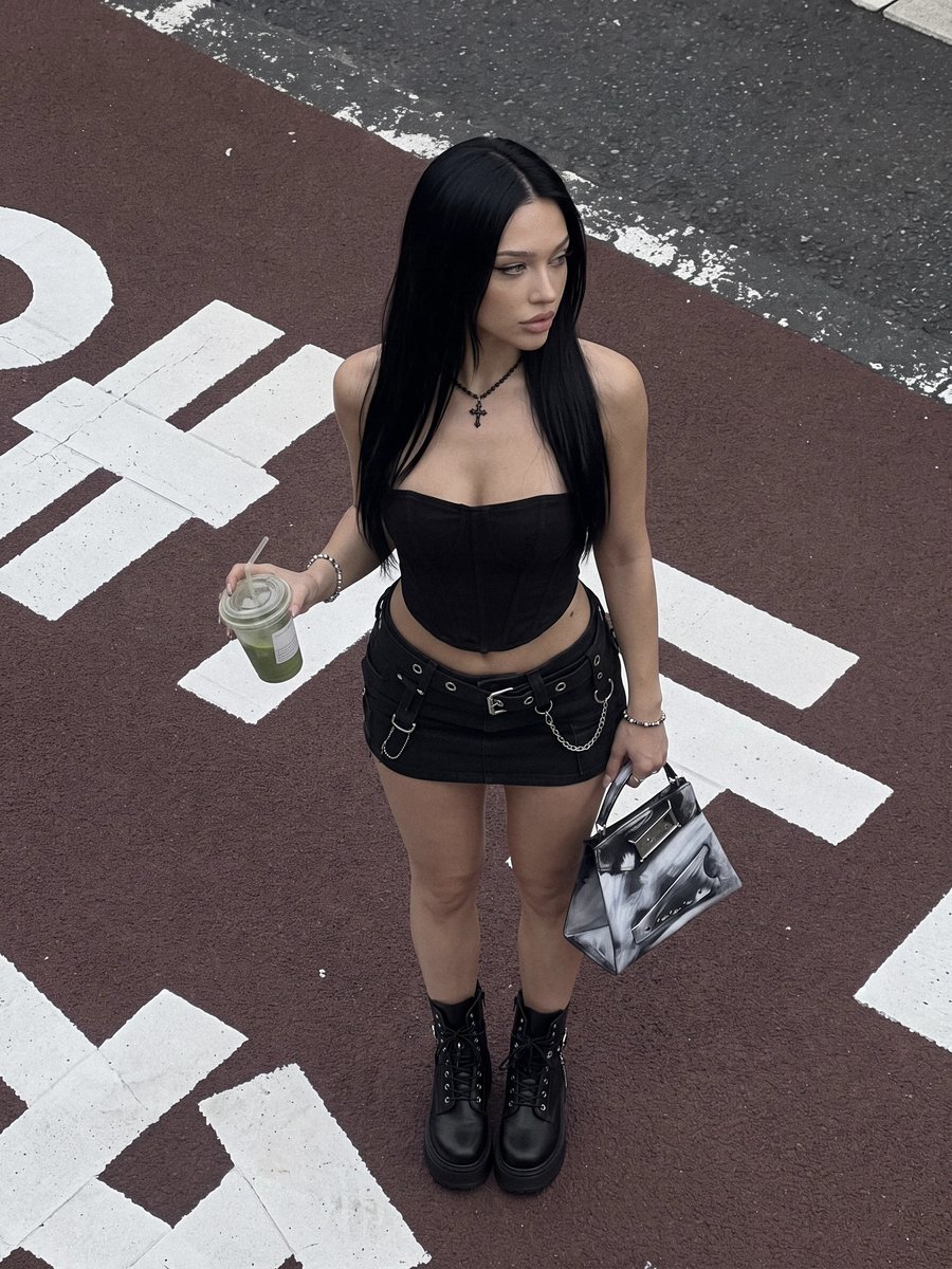 dorinavell's tweet photo. i was told to dress casual https://t.co/8D8FylRd0W