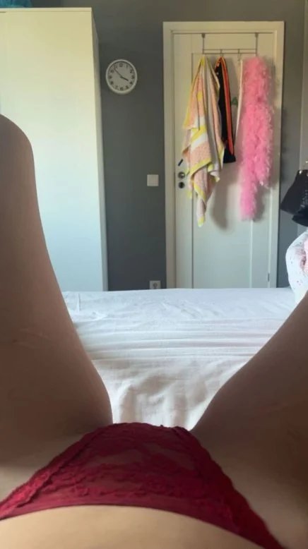 Bellabloms's tweet photo. Vill pappa leka med mig? 🤭 https://t.co/yqufytYmCp