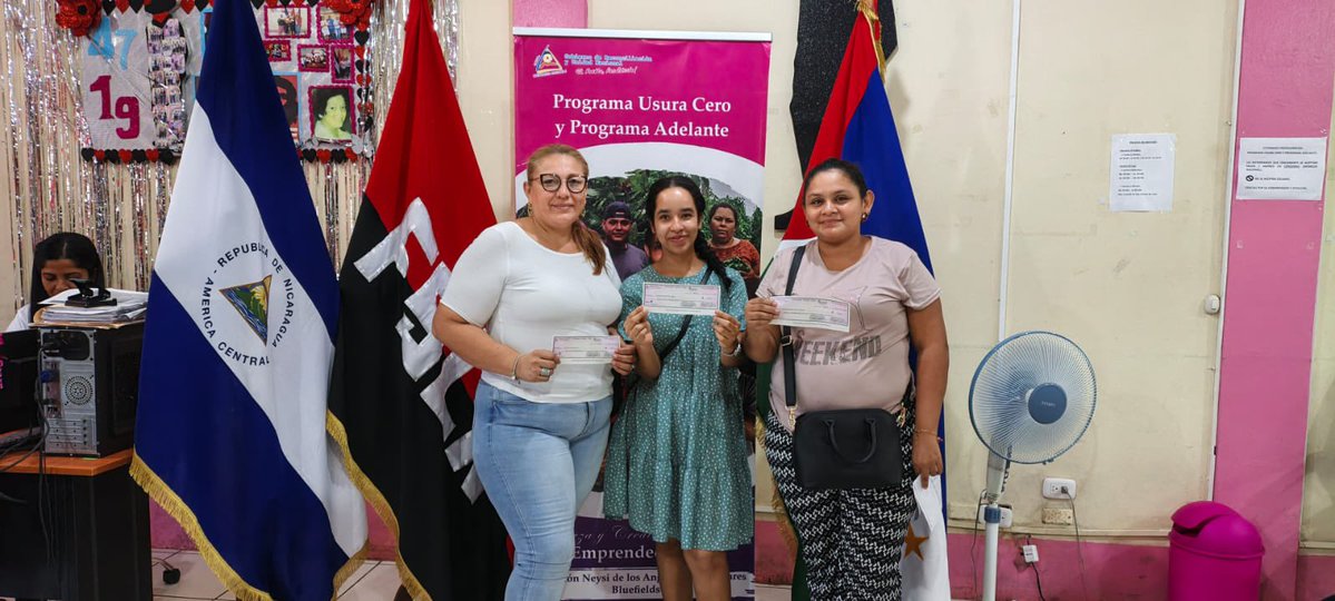 VivaNicaragua13's tweet photo. 💰🌱 ¡Más oportunidades para emprender en Bluefields!
13 mujeres emprendedoras recibieron nuevos financiamientos del Programa Usura Cero, con una entrega total de C$385 mil para fortalecer sus pequeños negocios y aportar a la economía de sus hogares.
#Bluefields #UsuraCero https://t.co/pKl9L0jvoj