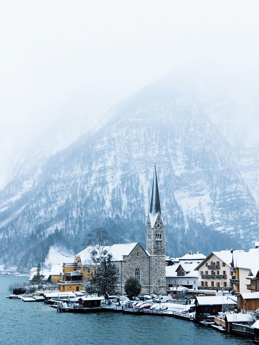visualsofearth1's tweet photo. Winter in Hallstatt, Austria ❄️ https://t.co/OWtgB3Tx9I