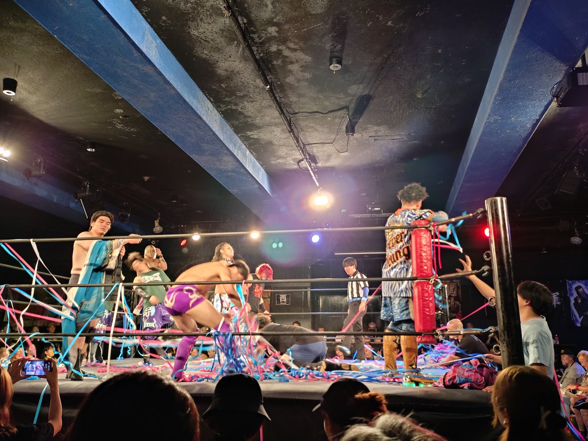 senolisyu's tweet photo. 第4試合はジュニア8人タッグマッチ
チチャ、中野貴人、橋之介、HAYATO vs五十嵐怜也、田村男児、前口太尊、かぴぃ
 #変態新宿 #変態ミッドナイト https://t.co/NsBYk3LgyK