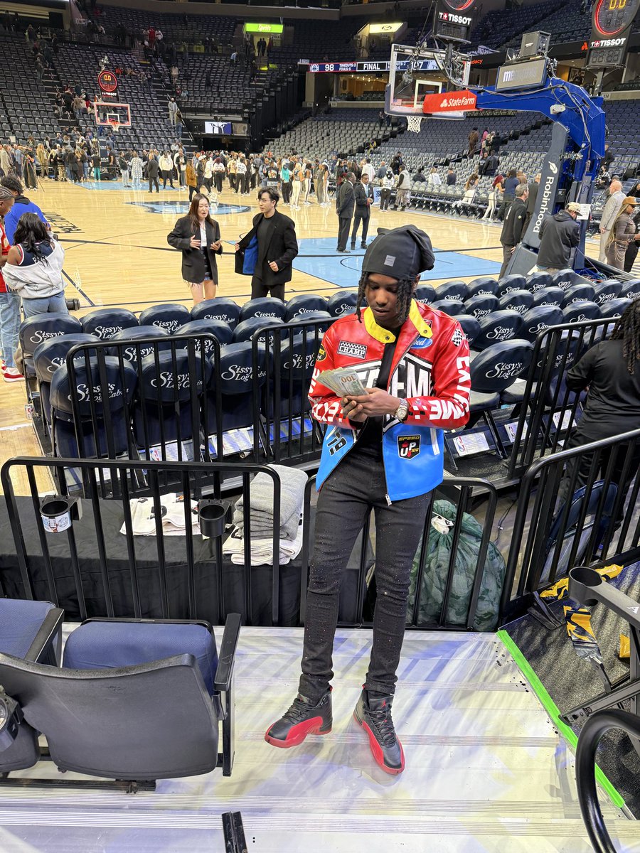stephhscone's tweet photo. ⛹🏾‍♂️
#trending #memphis https://t.co/8bNCsQXFJ9