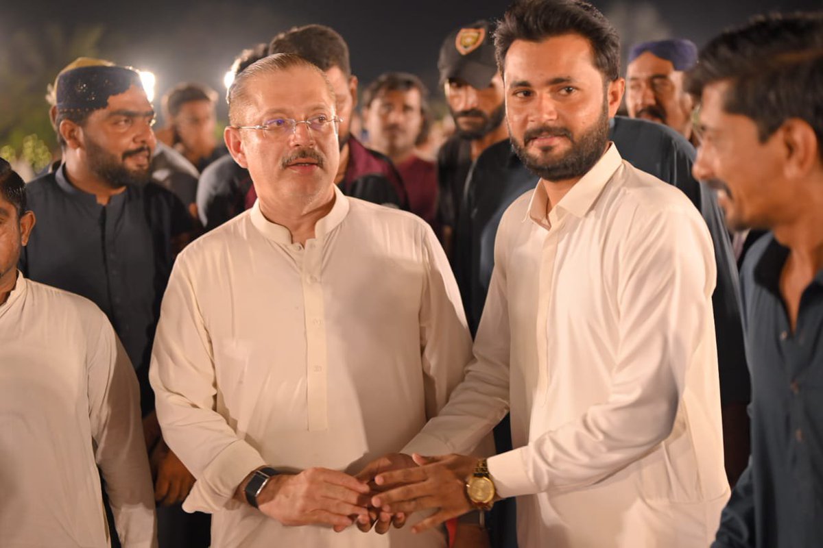FaizullahK64113's tweet photo. شرجیل انعام میمن کی پی ایس-61 کے عوام سے ملاقات، حلقے کے مختلف علاقوں کے مسائل اور عوامی ضروریات پر تفصیلی گفتگو ہوئی۔
حلقے میں ترقیاتی کاموں کی رفتار، بہتر عوامی خدمات اور شہریوں کے مسائل کا ازالہ اولین ترجیحات میں شامل ہے۔ 
#PS61 #SindhForProgress https://t.co/JELDzqxZMq
