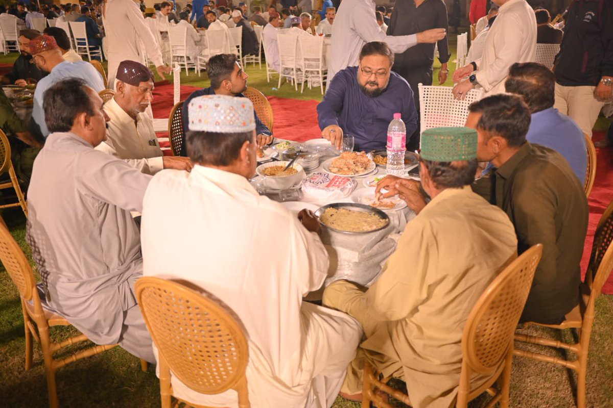 FaizullahK64113's tweet photo. شرجیل انعام میمن کی پی ایس-61 کے عوام سے ملاقات، حلقے کے مختلف علاقوں کے مسائل اور عوامی ضروریات پر تفصیلی گفتگو ہوئی۔
حلقے میں ترقیاتی کاموں کی رفتار، بہتر عوامی خدمات اور شہریوں کے مسائل کا ازالہ اولین ترجیحات میں شامل ہے۔ 
#PS61 #SindhForProgress https://t.co/JELDzqxZMq