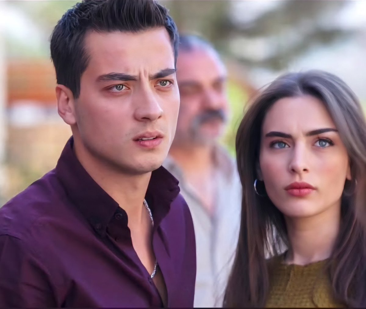 Maryamk56158390's tweet photo. If Atakan ever needs a sister in his next project, Çağla would be the perfect choice. Same features, same looks total sibling vibes! 😂
#UzakŞehir #faraway https://t.co/C5wrAdwFWe