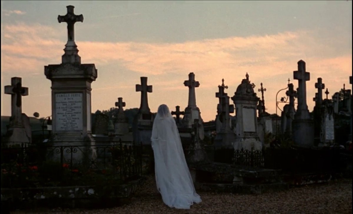 HauntedMovies's tweet photo. The Shiver of the Vampires (1971) dir. Jean Rollin https://t.co/9W4LRXwFKf