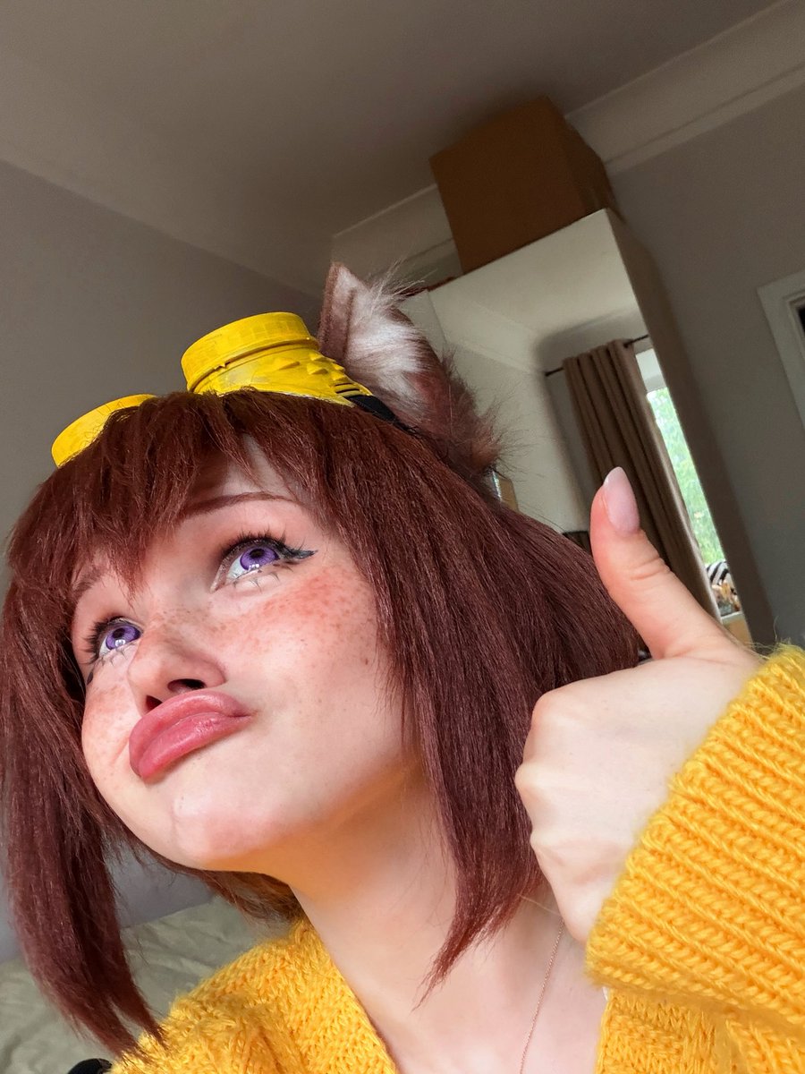 Neyrodesu's tweet photo. Tap to see and choose your new favorite Kit Bodega selfie hahaha🐱💛🤳 https://t.co/QtI61dx1Oy