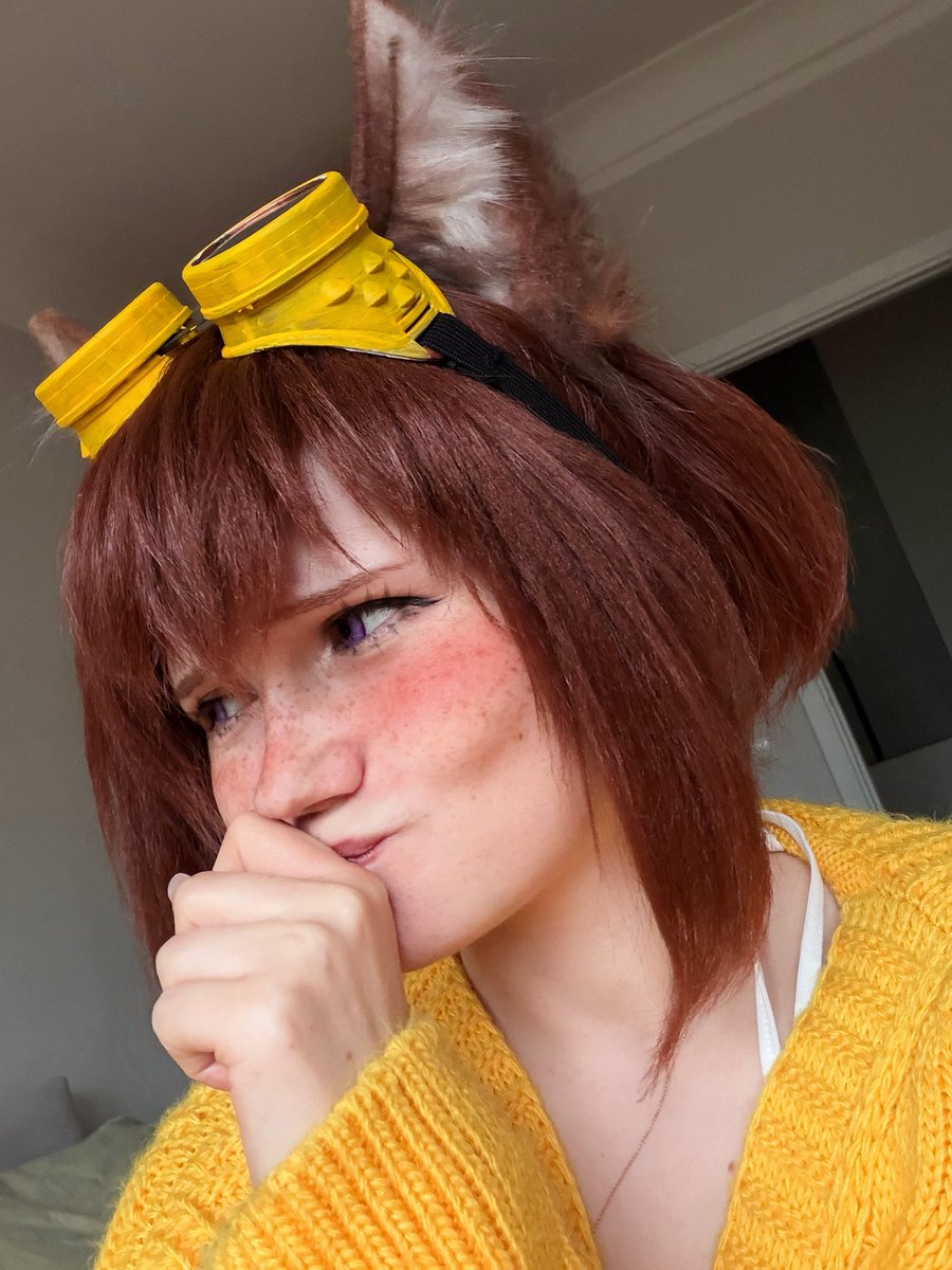 Neyrodesu's tweet photo. Tap to see and choose your new favorite Kit Bodega selfie hahaha🐱💛🤳 https://t.co/QtI61dx1Oy