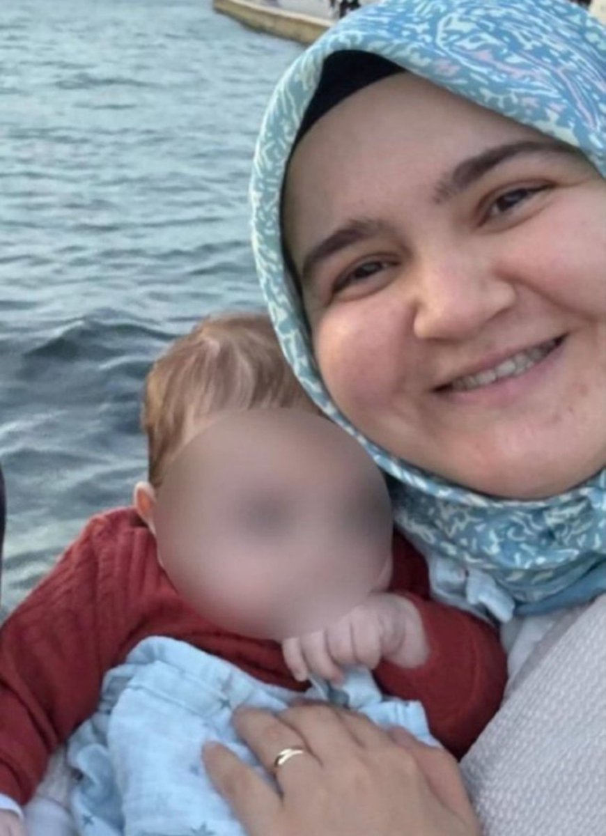 TutsakBebekler's tweet photo. Emin daha 9 aylıkken annesinden koparıldı. Şimdi 1 yaşında ve yaklaşık 3,5 aydır annesine hasret.
Akciğerlerinde kistler bulunan küçücük Emin’in annesine en çok ihtiyaç duyduğu dönemde Rümeysa Şanal cezaevinde.
Bir bebeğin annesinden ayrı geçirdiği her gün çok ağır! Emin daha fazla beklemesin. Rümeysa Şanal serbest bırakılsın, anne ve oğul kavuşsun!

TanerDoganı Duyun 
@ErennnnKeskinnn