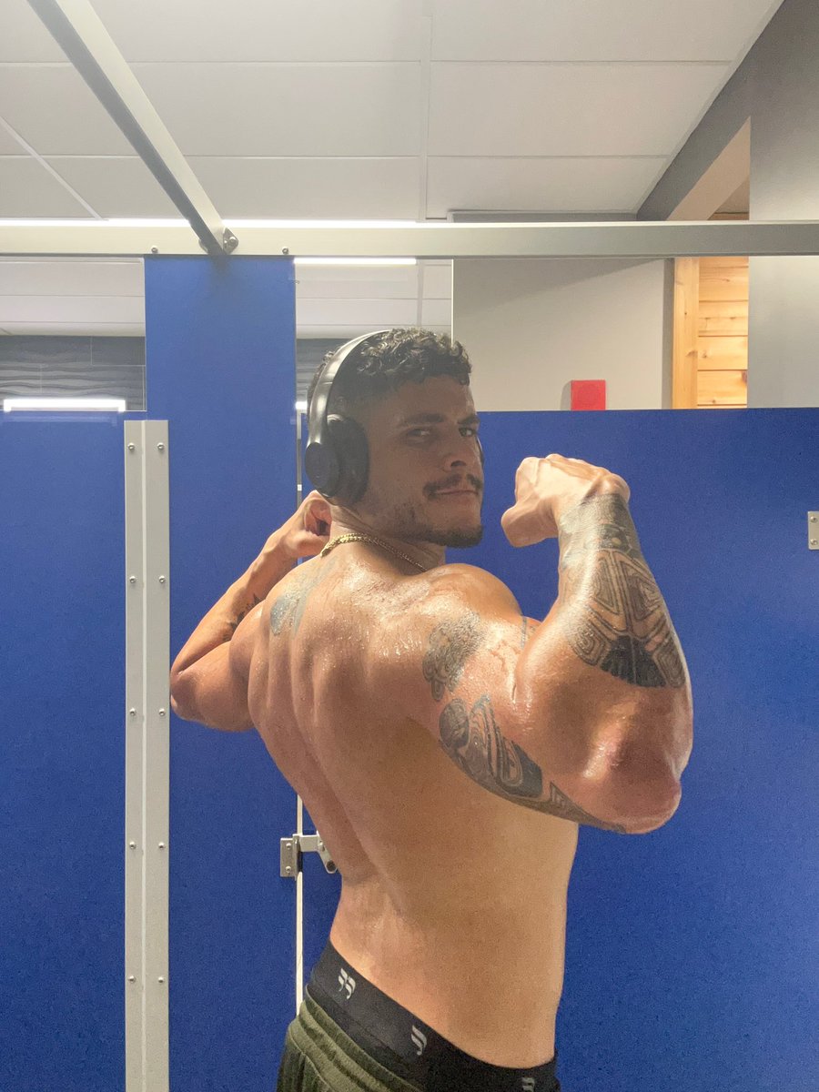 elroyada's tweet photo. Just a little post-workout temptation https://t.co/n4F83wSZTi