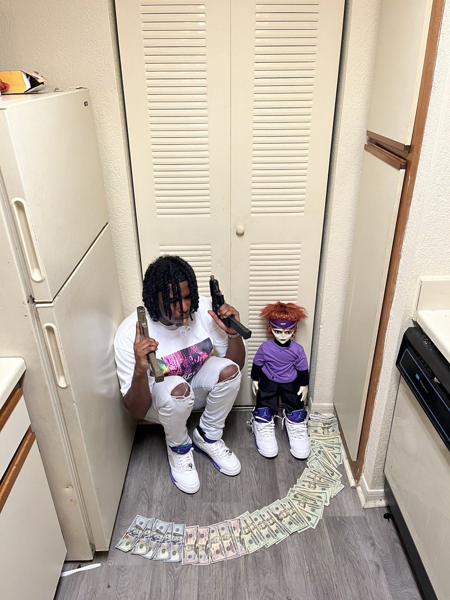 stephhscone's tweet photo. Grape got yo bitch 🍇 
#memphis #trending https://t.co/UkQrJ2oltE