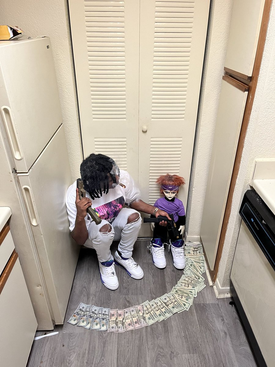 stephhscone's tweet photo. Grape got yo bitch 🍇 
#memphis #trending https://t.co/UkQrJ2oltE