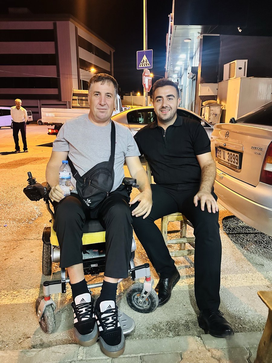 SydVkksOmeroglu's tweet photo. Bazı insanlar fotoğrafa değil, gönle sığar.
Kıymetli abim Mustafa Bozan ile güzel bir hatıra… 
Muhabbetimiz daim, yolumuz açık olsun.
@abdulhamitgul 
@FatmaSahin 
@fmfedaioglu 
@AKPartiG_Antep https://t.co/fu8OQGTOXd