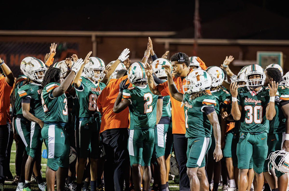 1k_2xx's tweet photo. 1-0 every week is our goal!! Love my teammates and coaches it’s game day !!! Go Viks! #vikingnation @GeauxBeaux8 @coachBoo81 @73_darryl  @Huffman_ViksFB @antonorwins https://t.co/tPAptXJbeu