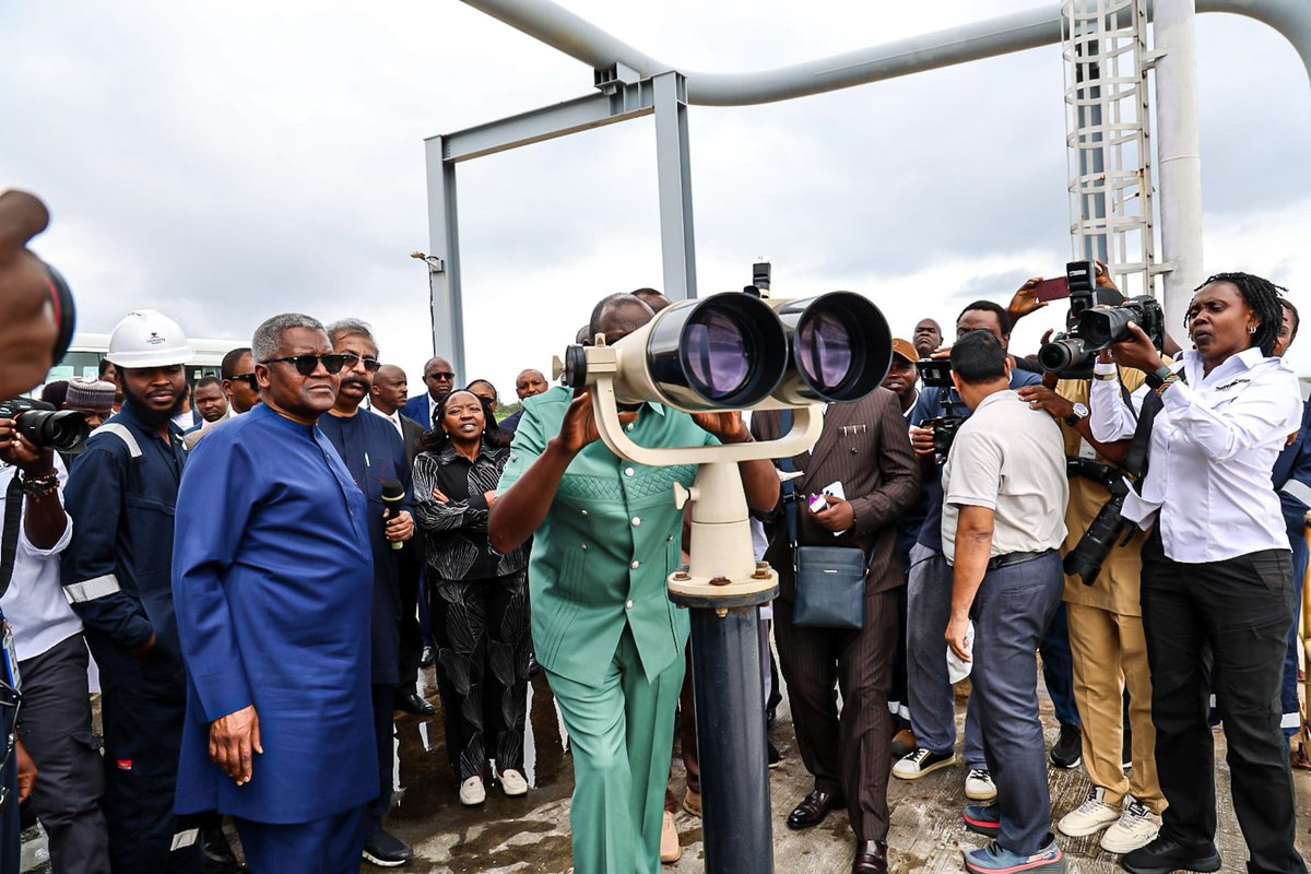 gabrieloguda's tweet photo. President William Ruto is already at the Dangote Petroleum Refinery Complex in Lagos Nigeria, while Kalonzo Musyoka is still nursing injuries he sustained from biting his tongue from a two minute speech one week ago. Machine. https://t.co/pvmYfBJbWU
