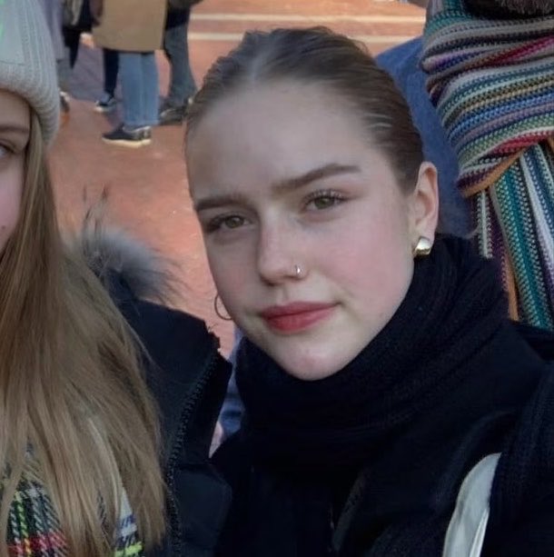 selefilms's tweet photo. encantada com esse baby face da amelie honestamente mulher mais linda do mundo ! https://t.co/TxBt4SDjL5