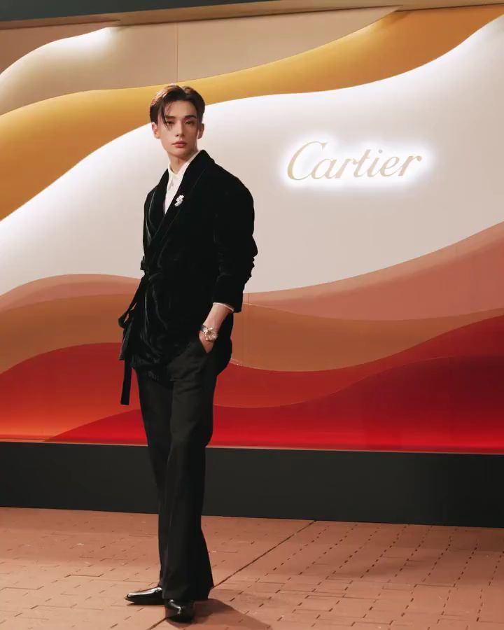 MohammadCoeh2's tweet photo. Arena Korea IG update with Hyunjin

At a gala dinner in Seoul celebrating Cartier’s new high jewelry collection, Le Chœur des Pierres, Maison ambassador Stray Kids’ Hyunjin captivated guests with his bold, modern styling of high jewelry brooches https://t.co/P2Fzz6jxD4