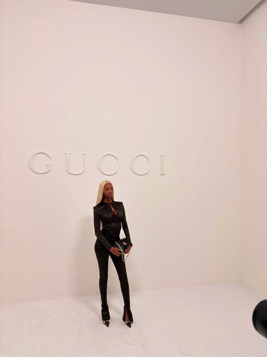 brinitybase's tweet photo. TRINITY TATUM FOR GUCCI SS27 RUNWAY SHOW.

TRINITY TATUM AT GUCCI
#TrinityxGucciSS27 
#GucciTheStoreShow 
@gucci https://t.co/EQR4HP0UxQ