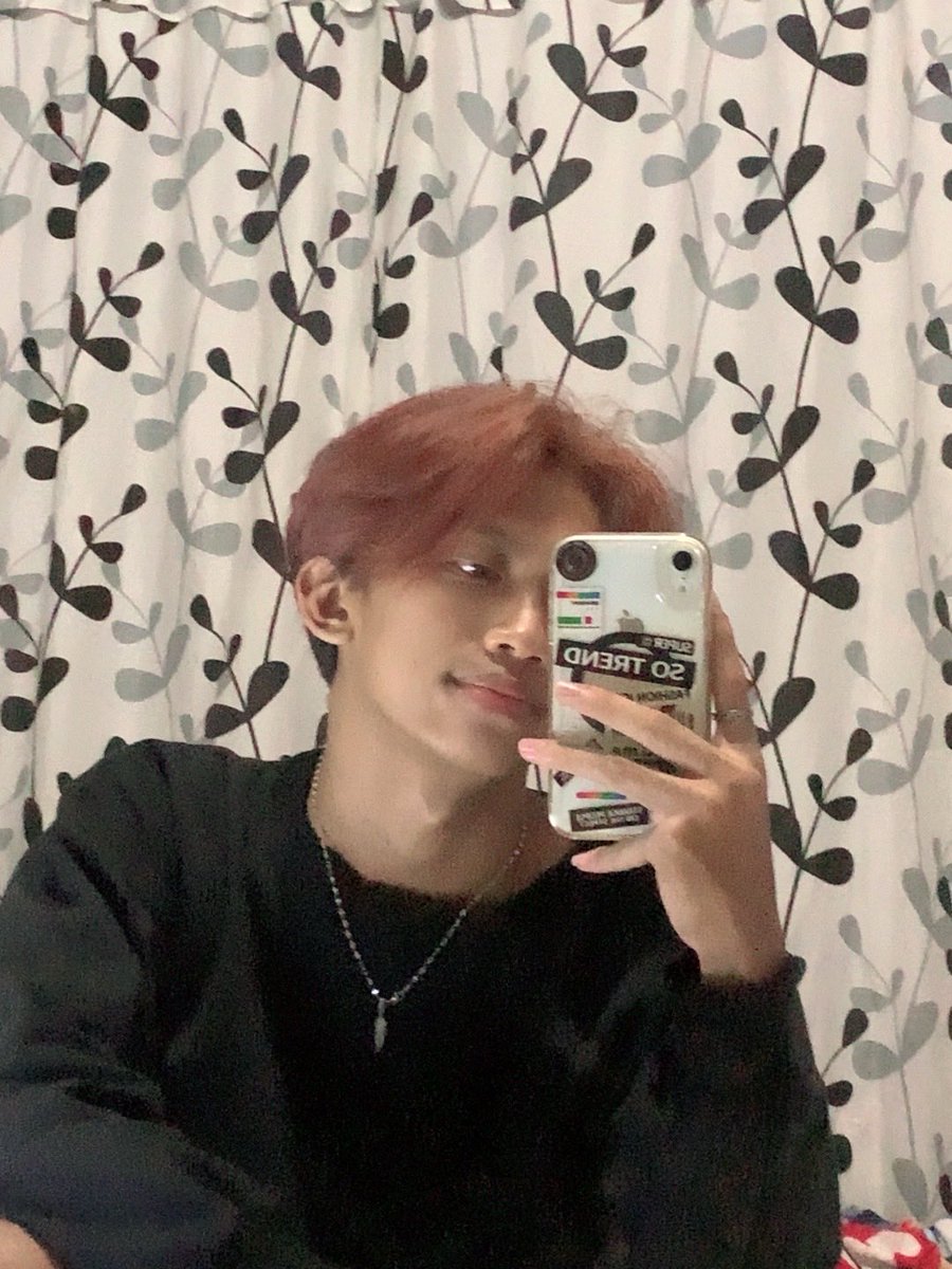 lipaalip01's tweet photo. iseng di kasi warna pink knp jdi kek femboy scbd gini😭 #mlm https://t.co/qUijx2WSjh