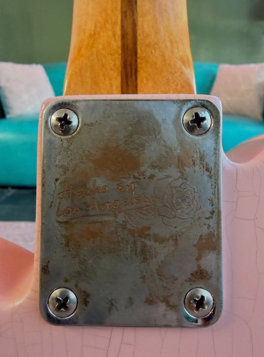RodrigoTimes's tweet photo. Olivia Rodrigo’s The Unraveled Tour guitar was handmade by Mexican-American-owned Modern Guitar Tech in East Los Angeles. https://t.co/qUX3tuxLJy