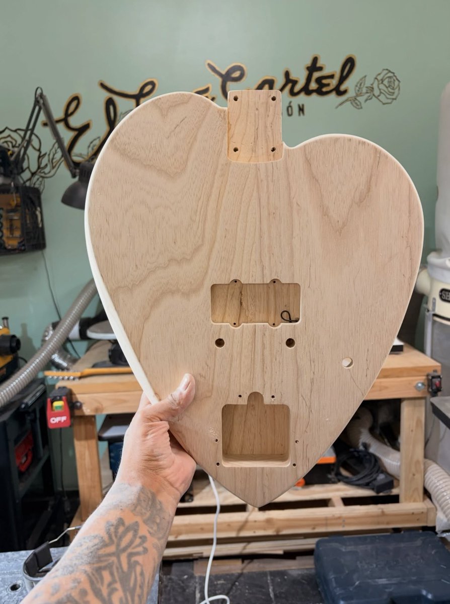 RodrigoTimes's tweet photo. Olivia Rodrigo’s The Unraveled Tour guitar was handmade by Mexican-American-owned Modern Guitar Tech in East Los Angeles. https://t.co/qUX3tuxLJy