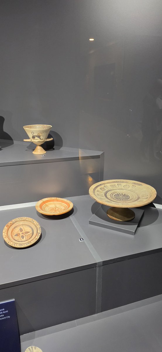 AkbasBrahimm's tweet photo. Geleceğe bakıyoruz modern; geçmişe bakıyoruz zarafet... Eskiler, bir tabağa bile ruhunu ve medeniyetini nakşetmiş.

Müzelerde hayranlıkla izlediğimiz  tarihi tabaklara ve ince işçilikli eserlere bakınca insan düşünmeden edemiyor: Eskiler bizden daha mı medeniydi? https://t.co/Qndbeai9mO
