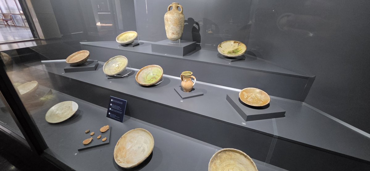 AkbasBrahimm's tweet photo. Geleceğe bakıyoruz modern; geçmişe bakıyoruz zarafet... Eskiler, bir tabağa bile ruhunu ve medeniyetini nakşetmiş.

Müzelerde hayranlıkla izlediğimiz  tarihi tabaklara ve ince işçilikli eserlere bakınca insan düşünmeden edemiyor: Eskiler bizden daha mı medeniydi? https://t.co/Qndbeai9mO